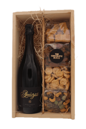 Kadopakket Los Amigos Cava Brut met diverse lekkernijen van The Chocolate Block