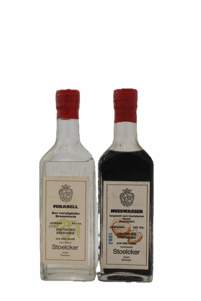Stoelcker set Branntwein en Nusswasser 1982