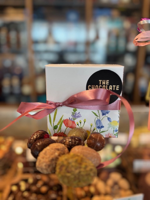 Paaseitjes van Visser Chocolade in Kleurrijk Doosje 12 stuks