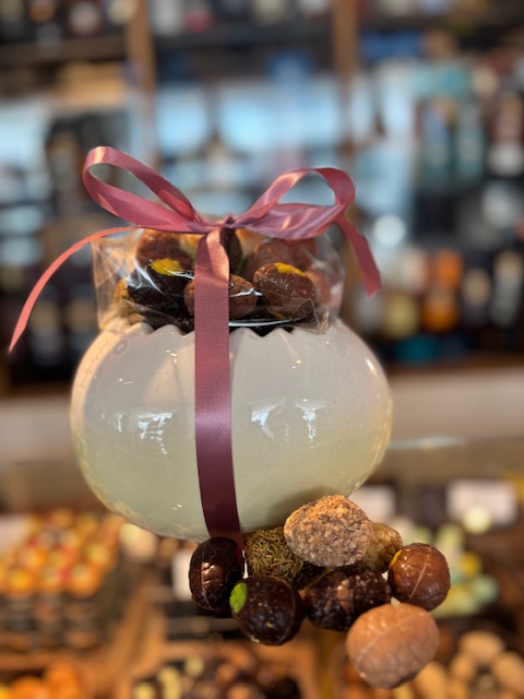 Paaseitjes van Visser Chocolade 250 gram met een Keramisch Groot Ei