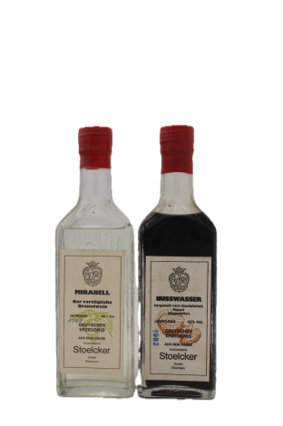 Stoelcker set Branntwein en Nusswasser 1982